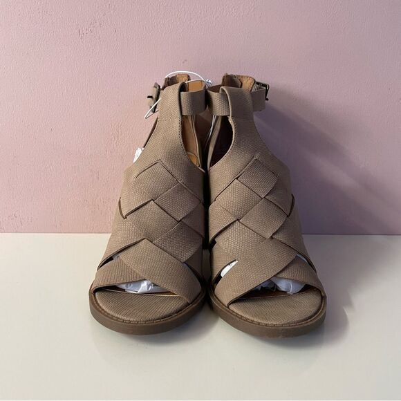 Universal Thread Taupe Faux Leather Woven Open Toe Booties Size 7.5 NIB - Picture 1 of 5
